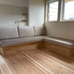 キッチンの壁を利用してソファを作りました。 造作ソファ